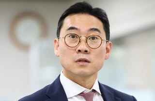 '김 여사 집사' 지목 조영탁, 1심 무죄·공소기각…"특검 수사 대상 아냐"