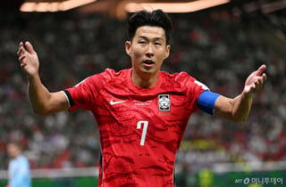 "피 묻은 옷인 줄"…2026 월드컵 한국 유니폼, 48개국 중 40위 '혹평'