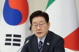 '유럽 순방' 李대통령, 사상 첫 '화상 수보회의' 개최…"조그만 차질도 안된다"