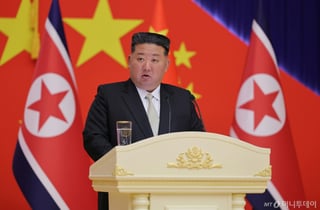 연이틀 韓 압박한 北, 김정은 사진 올린 트럼프…북미대화 가능성 커지나