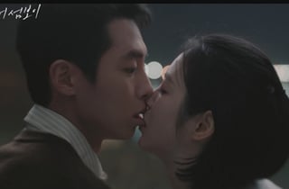 '닥터 섬보이' 신예은, 이재욱 입술 물었다...진심 확인 '깨물 키스'[종합]