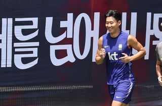 "군대도 안 간 XX들이"...팬들 '인터뷰 패싱' 손흥민 두둔 "기자 사과해라"