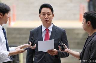 "吳 정치자금 투명성 훼손" 특검, 징역 1년6개월 구형
