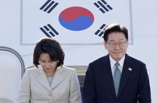 [속보]李 대통령, 8박10일 순방 마치고 귀국…정청래 등 '영접'