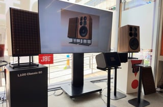 눈앞에서 연주하듯 생생한 사운드..1970년대 대표 스피커 되살린 JBL