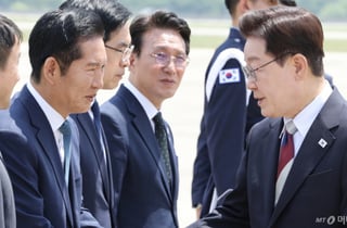 李대통령 귀국 마중간 정청래 "역대급 외교성과, 월드클래스 지도자"