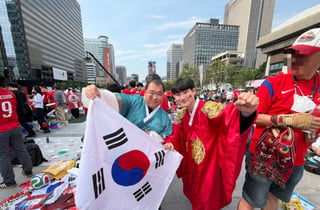 일하다 나와 "대~한민국" "졌잘싸!"…오전부터 '치맥' 호프집 북적
