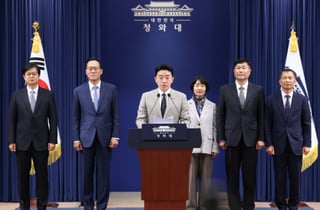 한찬식 민정·성기홍 홍보·김경자 사회수석...이 대통령, 靑 2기 참모진 임명