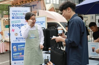 출근길 청년 만난 이억원…"청년미래적금은 자산형성 사다리"