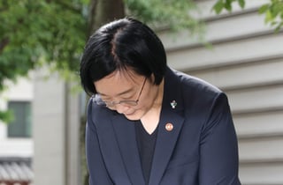 고개 숙인 한성숙… "정보유출 책임 통감, 깊이 송구"