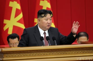 김정은 "핵무력 확대강화가 유일한 길…韓 가장 적대적 국가"