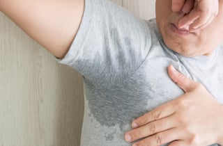 다한증으로 옷 젖는 불편…"바르는 치료로 관리 부담 줄인다"