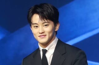 마크, '인종차별 문양' 티셔츠 논란에 "실망 시켜드려 죄송"