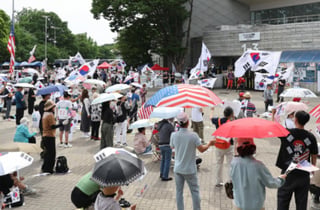 "잠실 시위에 콘서트 취소"...박서진 못 보는데 손해배상 누가?