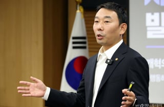'사회 대개혁 지도' 공개한 김용민..."당 대표 출마 긍정 검토"