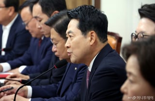"당장 사퇴" vs "외계어로 당 흔들어"…張 퇴원 후 불거진 노선 내홍