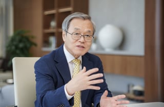 "안젤리나 졸리처럼 암 미리 막는 시대, 마크로젠 유전체 검사로 연다"