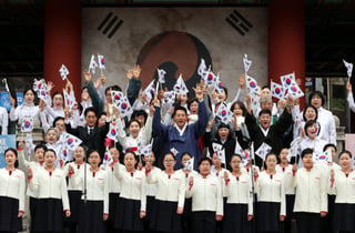 서울시, 독립유공자 4~6대 후손 120명에 장학증서 수여