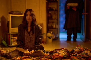 신민아 1인2역 도전 '눈동자', 역주행 흥행 시동거나? [박스오피스]