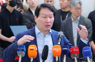[속보] 최태원 SK 회장 "서남권 등 반도체 클러스터에 1100조원 투자"
