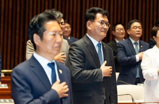 '盧 장례식 참석' 두고 맞붙은 정청래·송영길…'적통' 논란 가열