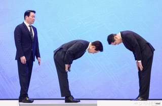 '800조' 호남선 탄 이재용·최태원..겉으론 웃지만