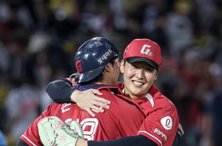 "코치님, 저 팔 괜찮습니다... 한 번만 내보내 주세요" 롯데 최준용, 3연투 자청 비하인드... '왜' 손성빈에게 밥 산다고 했을까 [인터뷰]