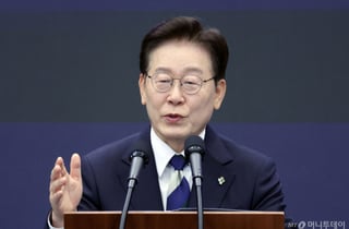 [속보]李대통령 '반도체 클러스터' 서남권 찾아 "전남광주시민 여러분 축하드린다"