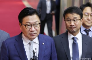 정점식 "與, 권력 놀음 오만 정치"…국힘, 의장실 몰려가 원구성 처리 항의