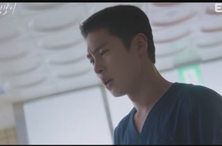 '닥터 섬보이' 이재욱, 약물 복용 논란에 패닉...시청률 4.8% 월화극 1위[종합]