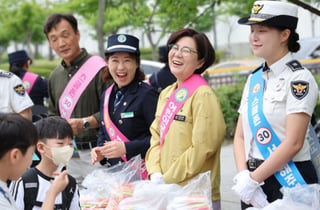 김보라 안성시장, 민선9기 시작은 아이들과 함께…교통안전 캠페인 참여
