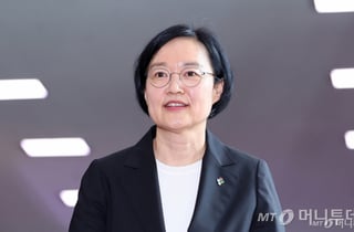 "이재명 대통령과 어떤 대화 나눴나?" 한성숙 총리, 첫 출근길 답변은