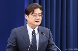 [속보]靑 "李-文, 민주 진영 단합과 외연 확장은 동시 추구 가치임 강조"