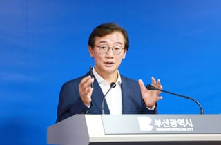 전재수 부산시장 취임식 없이 민생 대책회의로 업무 시작