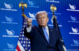 WSJ "트럼프, '이란 전면전 재개' 검토했으나 외교 유지 결정"