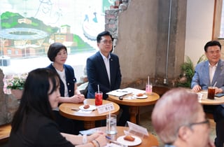 중장년 소상공인, 건강 문제로 휴업 부담 느낀다…중기부, 생업 안전망 강화