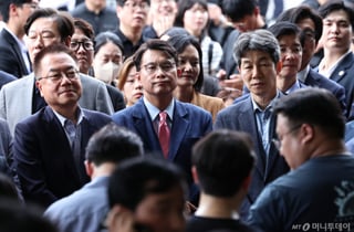 국조특위, 봉쇄 27일 만에 '잠실개표소' 진입…현장 검증 진행