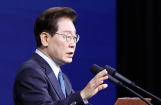 [속보]李대통령 "추가세수 효율적 활용, 미래세대 위한 투자재원 조성 만전 기해달라"