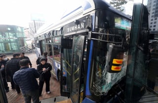 경찰, '서대문역 돌진 사고' 버스기사 보완수사 후 재송치