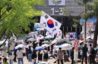 잠실 개표소 시위서 경찰 폭행한 20대들, 구속영장 기각