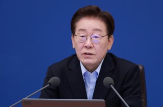 이재명 대통령 지지율 54%로 상승전환...민주 41%·국힘 26%