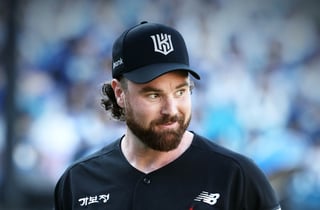 "선택 잘해야 한다" KT 후반기 외인 구성 바뀌나, KBO 경력직 알바 연장 유력→LAD 출신 '콧수염 정규직'도 안심 못 한다