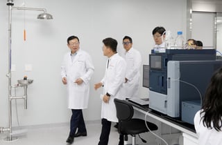 신동빈 롯데 회장 "바이오는 새로운 도약을 이끌 핵심 산업군"