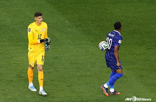 "음바페가 먼저 악수 무시" 파라과이도 할 말 있다... 공 던진 GK 항변 "거친 것도 축구"
