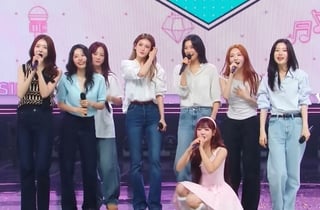 아이오아이, 10주년 활동으로 음악방송 트리플크라운