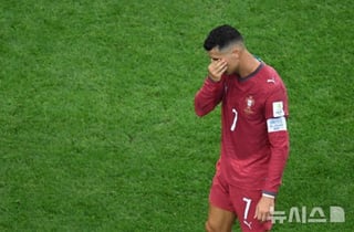 스페인에 무릎 꿇은 호날두 '라스트댄스'...16강서 눈물의 작별
