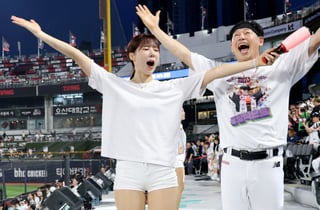 [한번에쓱]'오버액션도 전염되나봐!' 응원단장과 오버콜라보 이금주