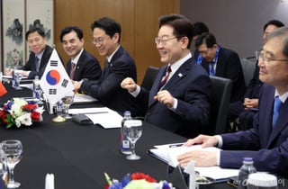 李대통령, 노르웨이 총리와 양자회담…'노 젓기' 선보이며 "8강 축하"