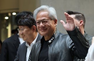 "中, 엔비디아 H200 수입 제한 푼다"…AI 연산자원 부족 임계점