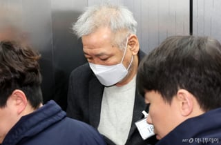 [속보] '통일교-김건희 청탁 관여' 건진법사 전성배, 징역 5년 확정